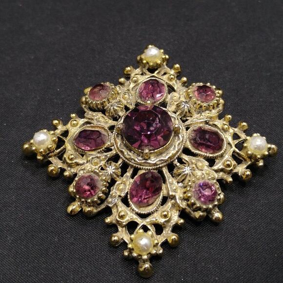 Mid-Century Purple Rhinestone Brooch Pendant, Faux Pearls, 2 1/4 Inches - Picture 9 of 10